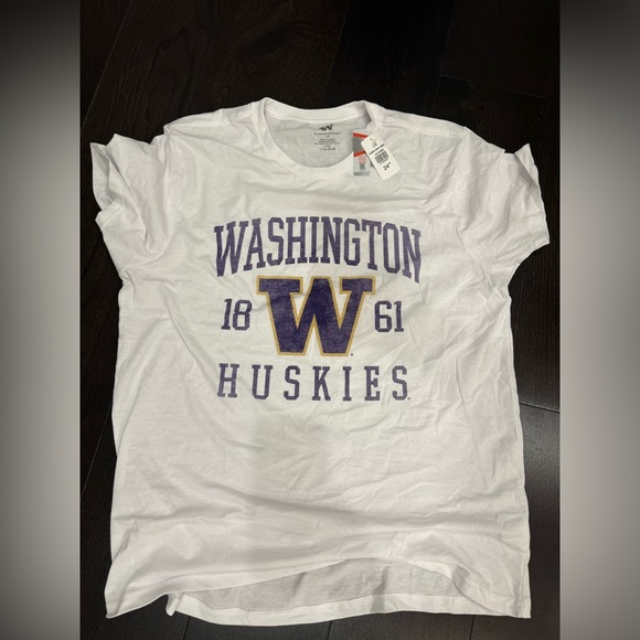 Brand New Graphic Tee - Picture 3 of 5